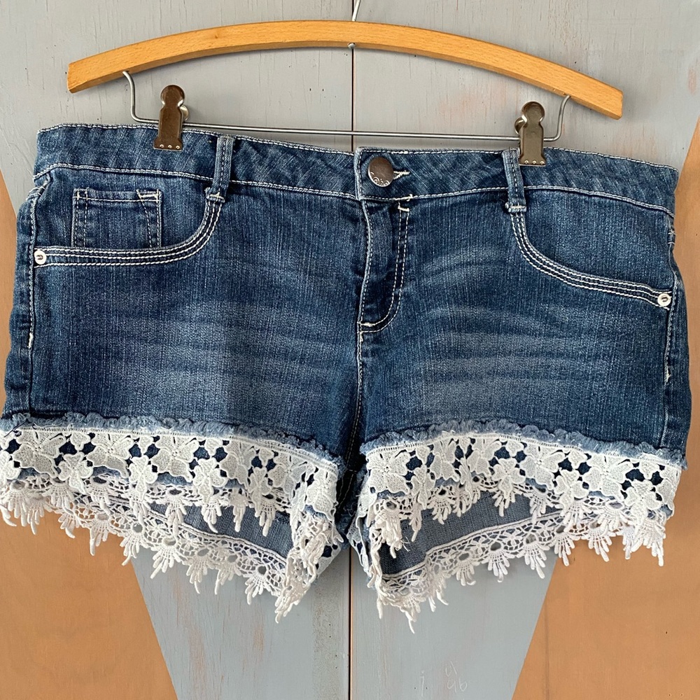 No-Bo - Denim Shorts with lace detail at legs - Size 17